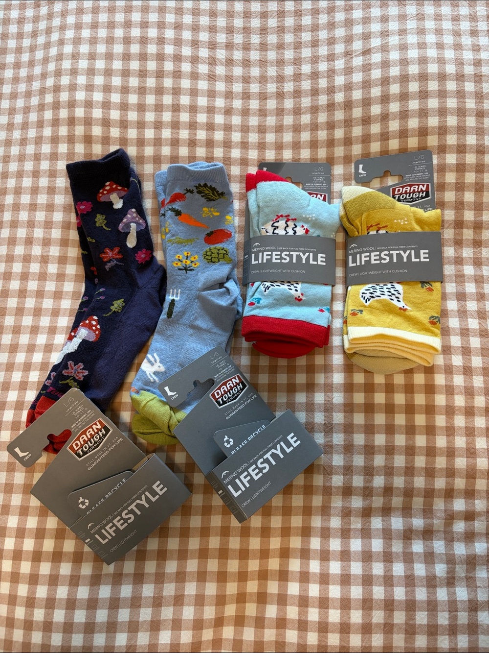 4 pair Darn tough Lifestyle women’s  Colorful Patterned Crew Socks -